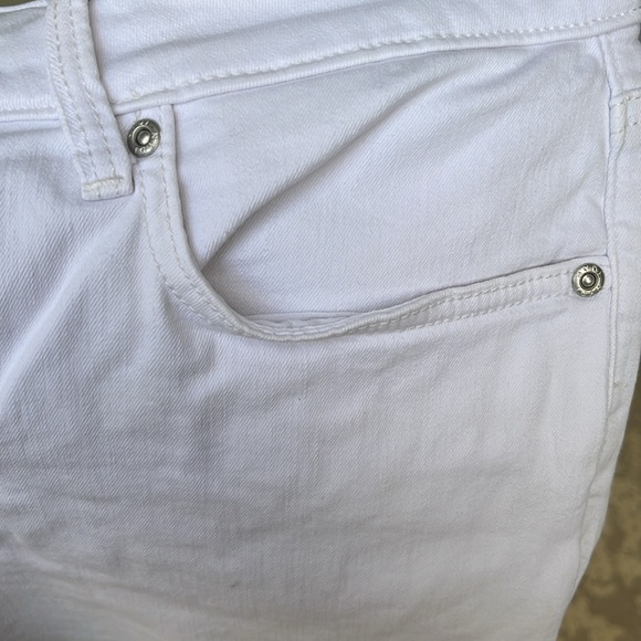 EUC NYDJ white denim Marilyn Straight capris - Picture 14 of 15